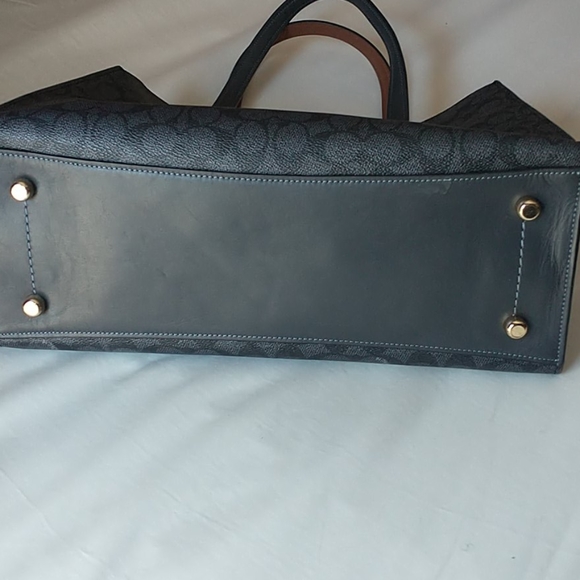 Authentic Coach bag cross body - Picture 7 of 9